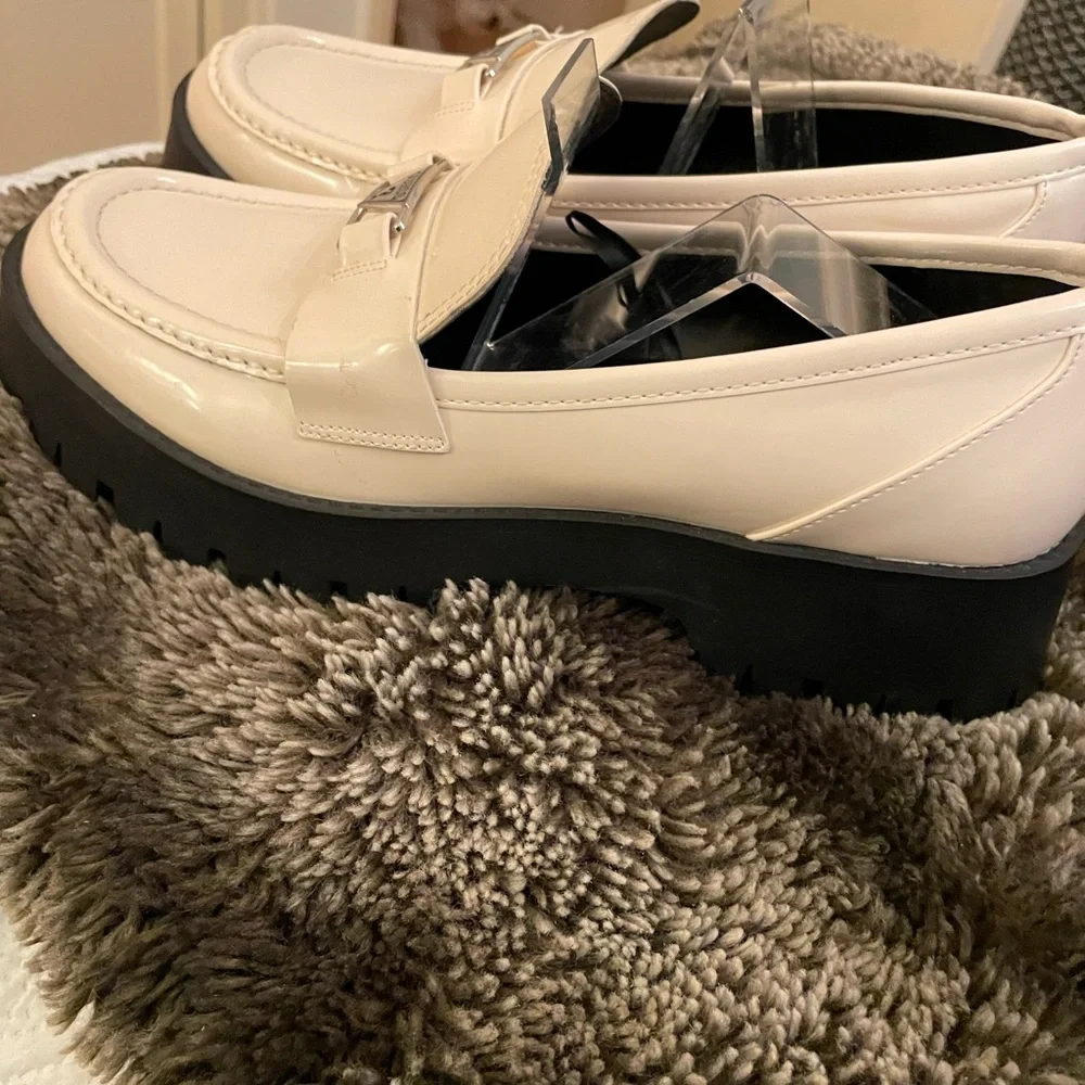 Guess Beige Footwear with Rugged Sole - Picture 3 of 7